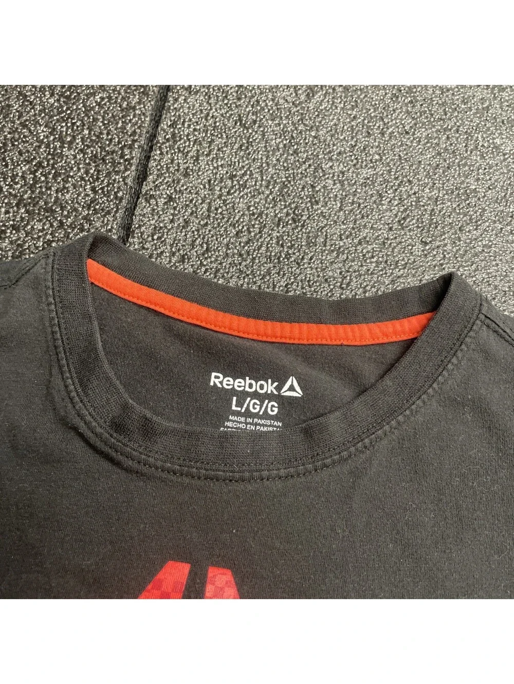 Reebok Mens Large Red Logo on Black Workout Shirt Cotton Polyester Tee